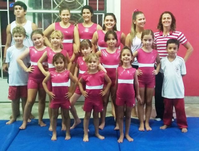 Garibaldi: alunas da escolinha de ginástica artística participam